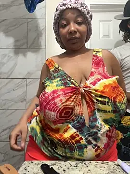 Snapshot of 1BeautyN1Beast chatting on December 15, 2024, 2:41 am 1BeautyN1Beast online show from December 15, 2024, 2:41 am