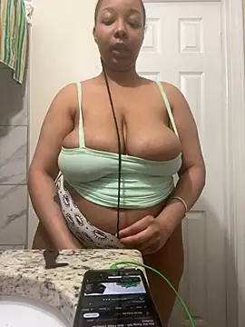 Snapshot of 1BeautyN1Beast chatting on December 15, 2024, 10:26 pm 1BeautyN1Beast online show from December 15, 2024, 10:26 pm