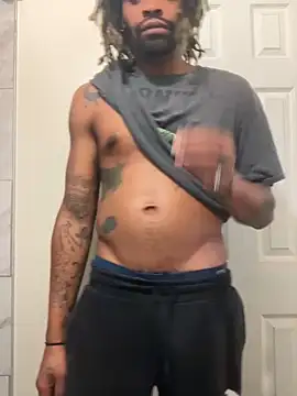 Snapshot of 1BeautyN1Beast chatting on December 17, 2024, 10:32 pm 1BeautyN1Beast online show from December 17, 2024, 10:32 pm