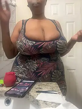 Snapshot of 1BeautyN1Beast chatting on December 20, 2024, 3:58 am 1BeautyN1Beast online show from December 20, 2024, 3:58 am