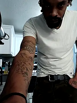 Snapshot of 1BeautyN1Beast chatting on February 14, 2025, 12:30 am 1BeautyN1Beast online show from February 14, 2025, 12:30 am