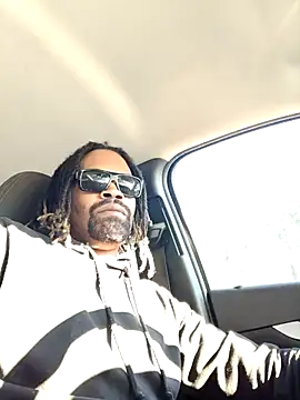 Snapshot of 1BeautyN1Beast chatting on February 24, 2025, 9:41 pm 1BeautyN1Beast online show from February 24, 2025, 9:41 pm