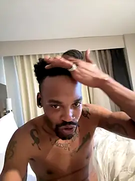 Snapshot of 1BeautyN1Beast chatting on November 3, 2025, 7:26 pm 1BeautyN1Beast online show from November 3, 2025, 7:26 pm