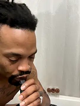 Snapshot of 1BeautyN1Beast chatting on November 13, 2025, 3:55 pm 1BeautyN1Beast online show from November 13, 2025, 3:55 pm