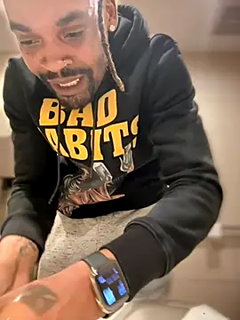 Snapshot of 1BeautyN1Beast chatting on November 17, 2025, 7:30 pm 1BeautyN1Beast online show from November 17, 2025, 7:30 pm