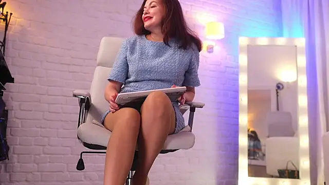 Snapshot of Nylon_Legs chatting on January 18, 2026, 10:02 pm Nylon Legs online show from January 18, 2026, 10:02 pm