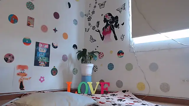 Snapshot of Yaumiko chatting on January 28, 2025, 7:32 pm Yaumiko online show from January 28, 2025, 7:32 pm