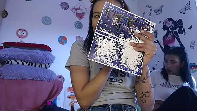 Snapshot of Yaumiko chatting on January 31, 2025, 9:37 pm Yaumiko online show from January 31, 2025, 9:37 pm