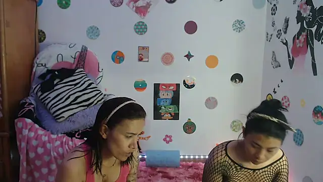 Snapshot of Yaumiko chatting on February 13, 2025, 12:32 pm Yaumiko online show from February 13, 2025, 12:32 pm