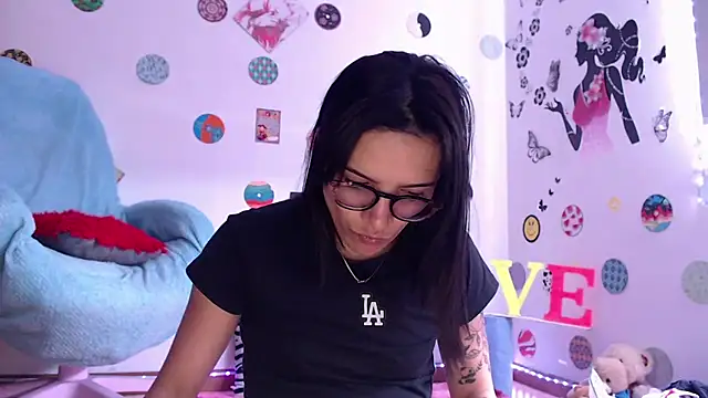 Snapshot of Yaumiko chatting on March 18, 2025, 1:31 pm Yaumiko online show from March 18, 2025, 1:31 pm