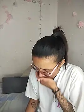 Snapshot of Yaumiko chatting on February 17, 2026, 1:29 pm Yaumiko online show from February 17, 2026, 1:29 pm