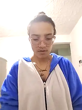 Yaumiko online show from March 18, 2026, 11:02 am