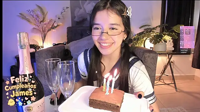 Snapshot of Naughtylittlegirl_ chatting on September 30, 2025, 10:26 pm Naughtylittlegirl online show from September 30, 2025, 10:26 pm