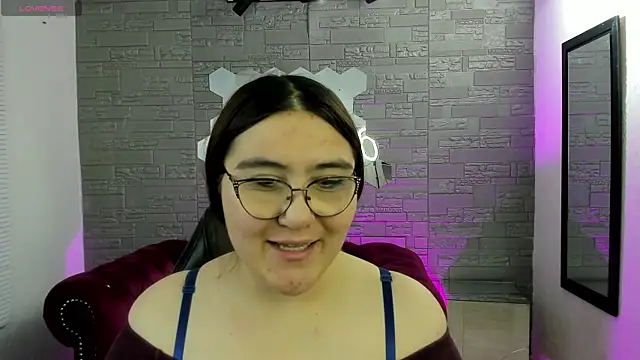 Snapshot of conniejames_m chatting on October 21, 2025, 12:39 pm conniejames m online show from October 21, 2025, 12:39 pm