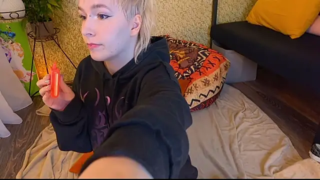 EmmyAmbros online show from October 2, 2025, 3:41 pm