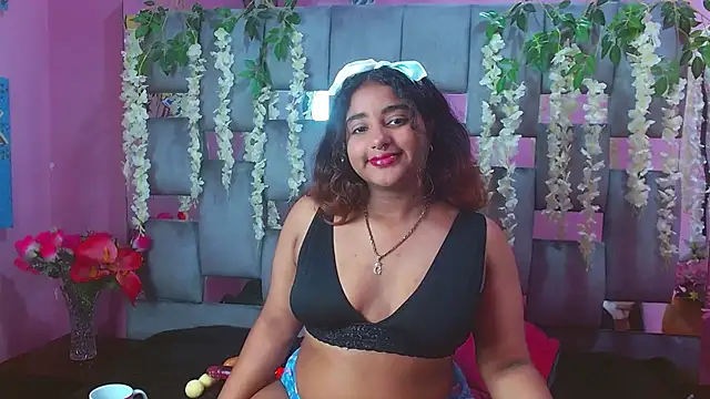 Sofia Hernandez  online show from December 7, 2024, 12:35 pm