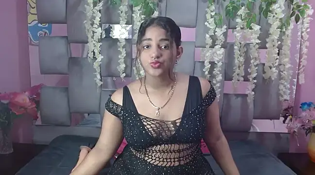 Sofia Hernandez  online show from December 14, 2024, 7:14 pm