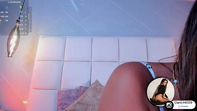 danii hill  online show from November 5, 2025, 5:07 am