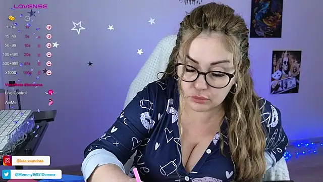 misskaassandraa online show from February 18, 2025, 3:32 pm