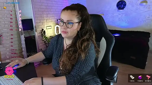 misskaassandraa online show from September 28, 2025, 9:47 am