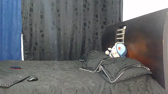 Snapshot of Hot_Sharks_ chatting on June 28, 2026, 9:59 am Hot Sharks online show from June 28, 2026, 9:59 am