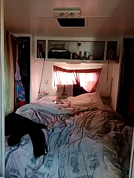 allissonw13 online show from January 15, 2025, 11:30 pm