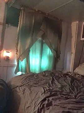 allissonw13 online show from February 6, 2025, 5:09 pm