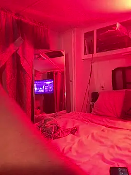 allissonw13 online show from February 16, 2025, 11:38 am