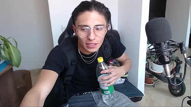 Snapshot of jay_dimarco2 chatting on February 8, 2026, 8:34 pm jay dimarco2 online show from February 8, 2026, 8:34 pm