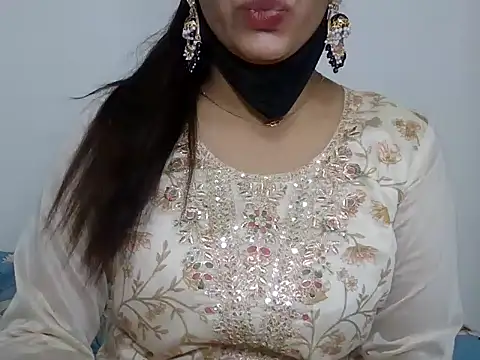 Snapshot of sparkling_queen chatting on January 1, 2025, 4:18 pm sparkling queen online show from January 1, 2025, 4:18 pm