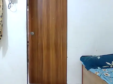 Snapshot of sparkling_queen chatting on January 6, 2025, 3:31 am sparkling queen online show from January 6, 2025, 3:31 am