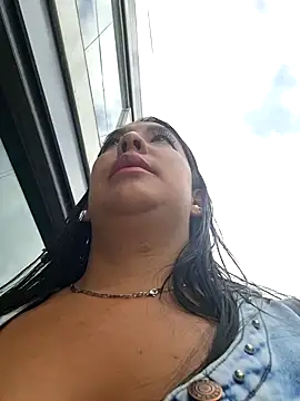 Snapshot of Bella_keny chatting on February 24, 2025, 2:15 pm Bella keny online show from February 24, 2025, 2:15 pm