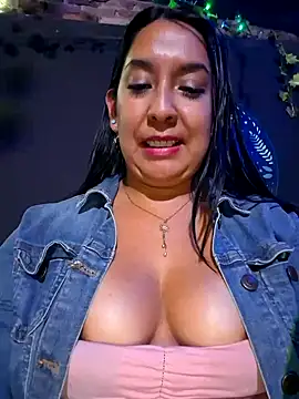 Snapshot of Bella_keny chatting on March 4, 2025, 11:00 pm Bella keny online show from March 4, 2025, 11:00 pm