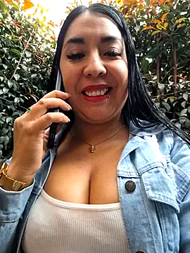 Snapshot of Bella_keny chatting on September 13, 2025, 6:29 pm Bella keny online show from September 13, 2025, 6:29 pm