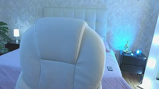 Snapshot of cute_hollywood chatting on March 19, 2026, 8:02 pm cute hollywood online show from March 19, 2026, 8:02 pm