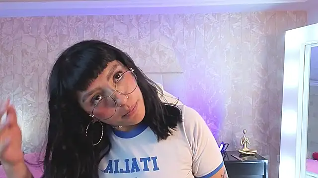 Snapshot of cute_hollywood chatting on May 10, 2026, 7:52 pm cute hollywood online show from May 10, 2026, 7:52 pm
