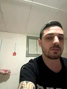 Snapshot of iltoscano95 chatting on October 14, 2025, 7:25 pm iltoscano95 online show from October 14, 2025, 7:25 pm