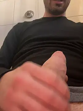 Snapshot of iltoscano95 chatting on February 6, 2026, 12:41 pm iltoscano95 online show from February 6, 2026, 12:41 pm