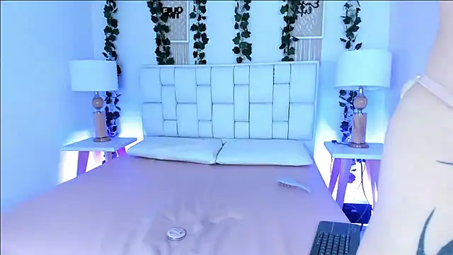 Snapshot of SophieHill_gh chatting on January 18, 2025, 10:39 pm SophieHill gh online show from January 18, 2025, 10:39 pm