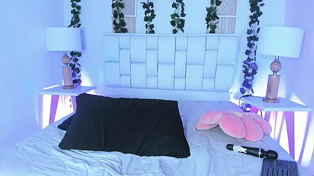 Snapshot of SophieHill_gh chatting on February 11, 2025, 11:33 pm SophieHill gh online show from February 11, 2025, 11:33 pm