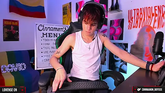 Snapshot of cinnamon_boyxxx chatting on December 17, 2024, 4:56 am cinnamon boyxxx online show from December 17, 2024, 4:56 am