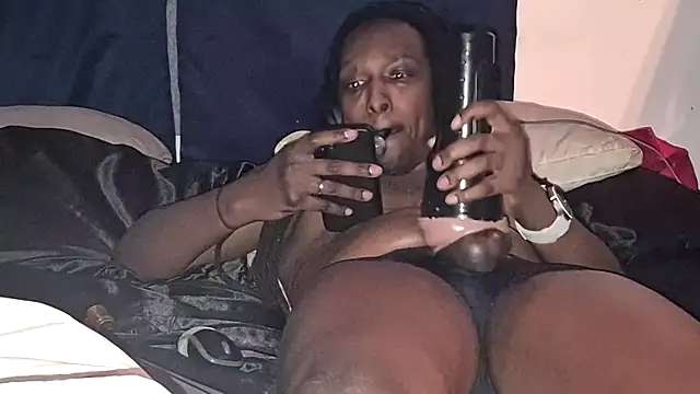 Snapshot of suzyswallowsxxx704 chatting on February 8, 2026, 2:20 pm suzyswallowsxxx704 online show from February 8, 2026, 2:20 pm