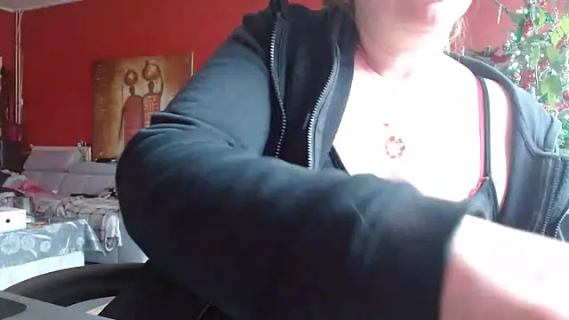 cruellaculdenfer67 online show from December 22, 2025, 9:17 am