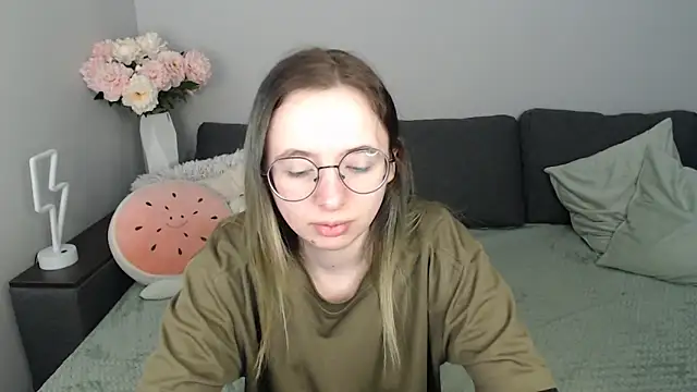 Mini Diva online show from September 29, 2025, 8:08 am