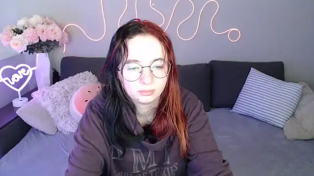 Mini Diva online show from November 16, 2025, 9:04 am