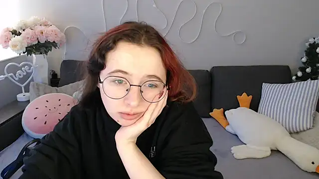 Snapshot of Mini_Diva chatting on February 14, 2026, 9:06 am Mini Diva online show from February 14, 2026, 9:06 am