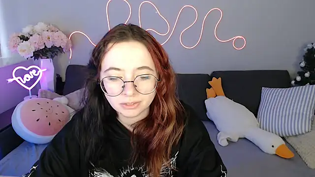 Snapshot of Mini_Diva chatting on February 17, 2026, 9:06 am Mini Diva online show from February 17, 2026, 9:06 am