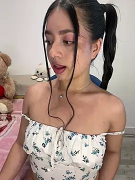 AliceJovovich online show from January 28, 2025, 5:46 pm