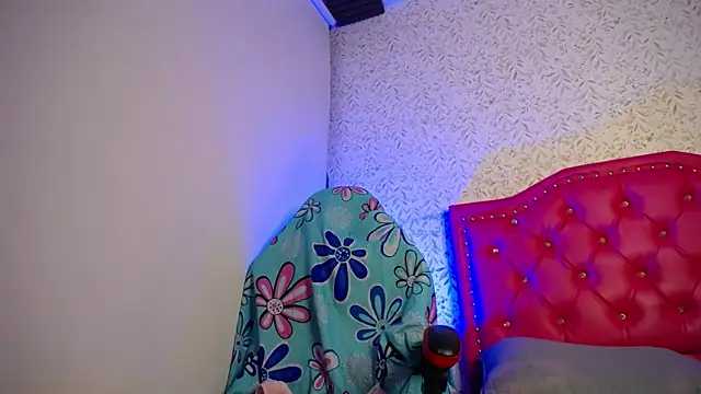 Snapshot of luly_pink chatting on March 17, 2026, 4:06 am luly pink online show from March 17, 2026, 4:06 am