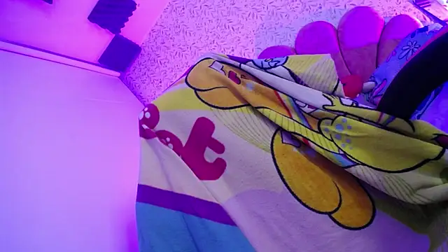 luly pink online show from May 19, 2026, 4:08 am